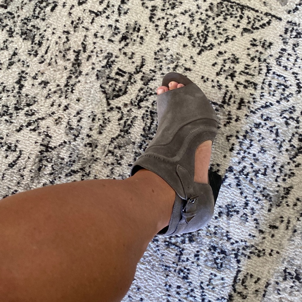 Vince Camuto 9M gray bootie. Never worn